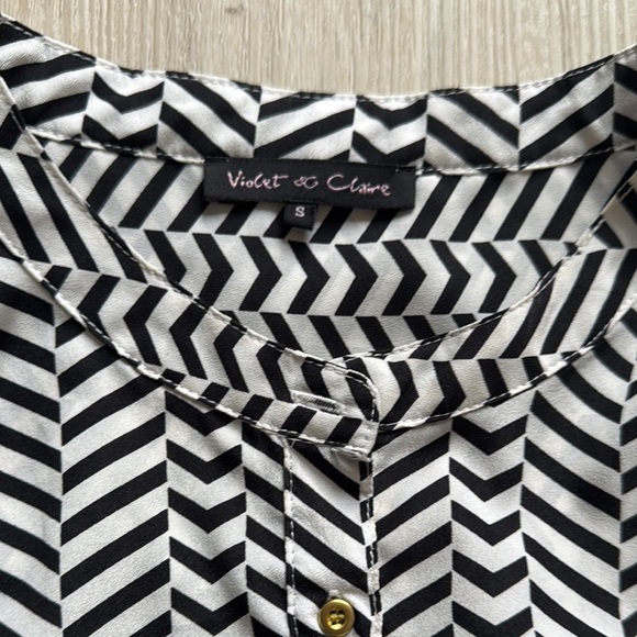 Black and White Chevron Sleeveless Top - Picture 2 of 2